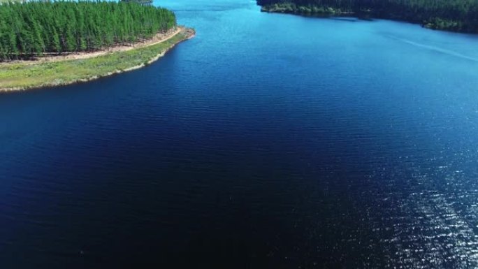 静水深入航拍大气海水