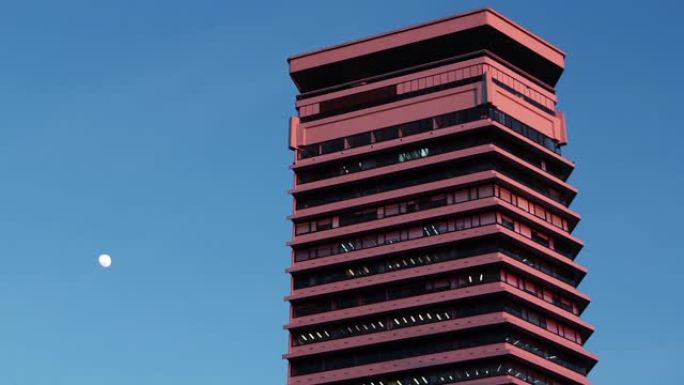 阿根廷布宜诺斯艾利斯日落时分的雷蒂罗 (倍耐力塔) 的建筑。
