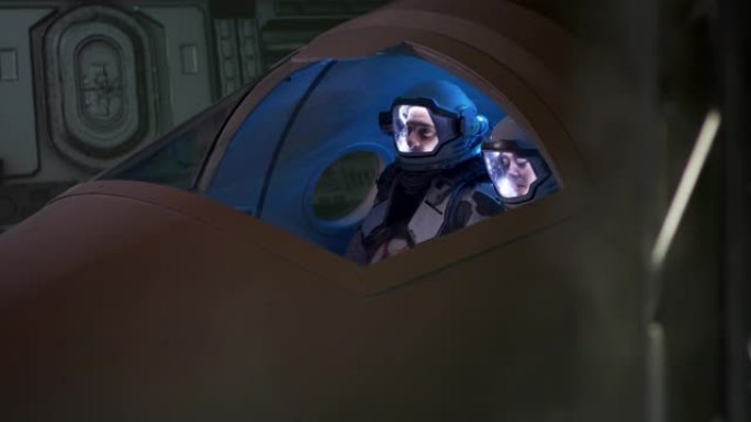 宇航员在宇宙飞船中进行测试