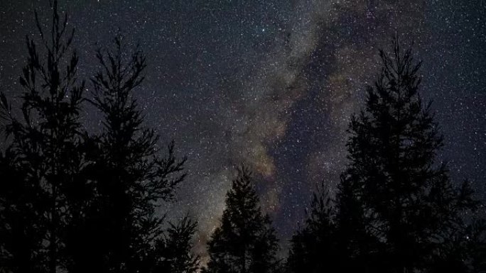 夜晚的银河延时晚上星空星光灿烂夜景宇宙风