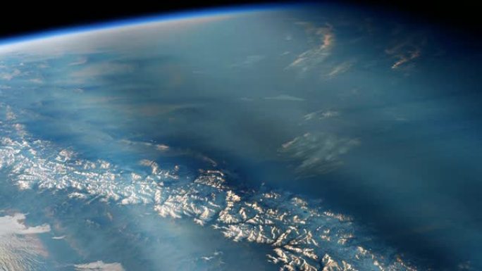 来自太空的安第斯山脉，世界上最长的大陆山脉。