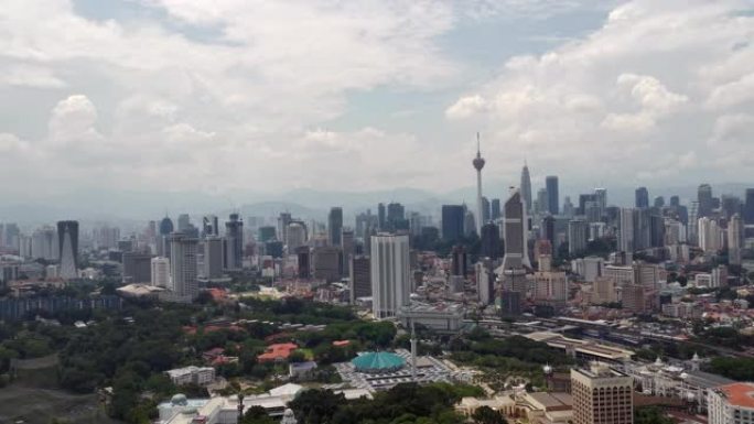 吉隆坡城市景观在下午全景与KL塔和Masjid Negara清真寺