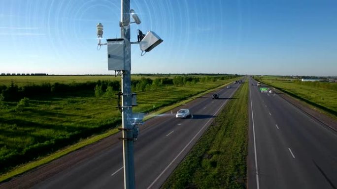 交通速度雷达跟踪控制插图与信息图汽车自动速度检测和发送信息到警察中心。人工智能工作。绿色信息图形设计
