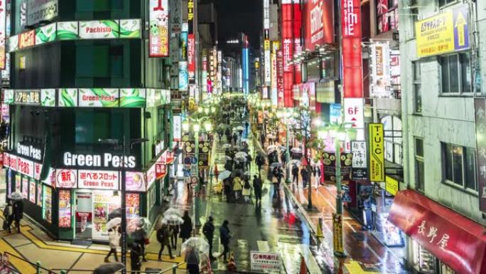 东京新宿雨天人群步行的4k时间流逝，