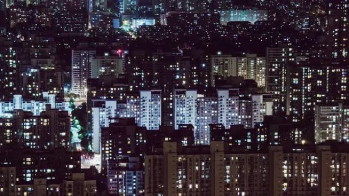 T/L TU住宅楼鸟瞰图，夜间窗户闪烁/中国北京