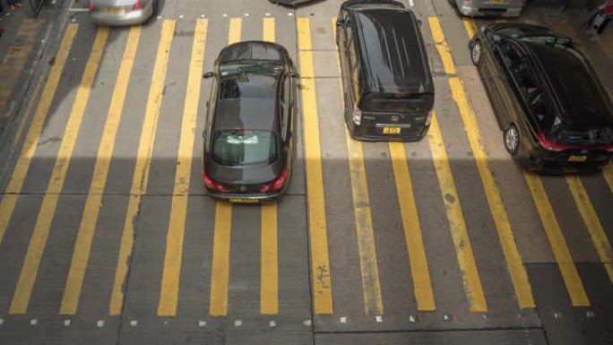 4k分辨率的时间推移人群走斑马线，繁忙的行人在香港