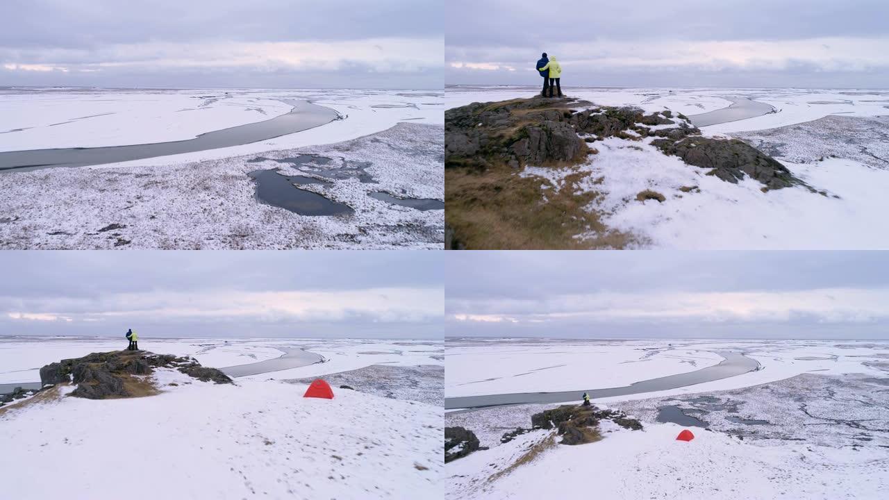 WS夫妇露营，欣赏冰岛广阔风景如雪的风景