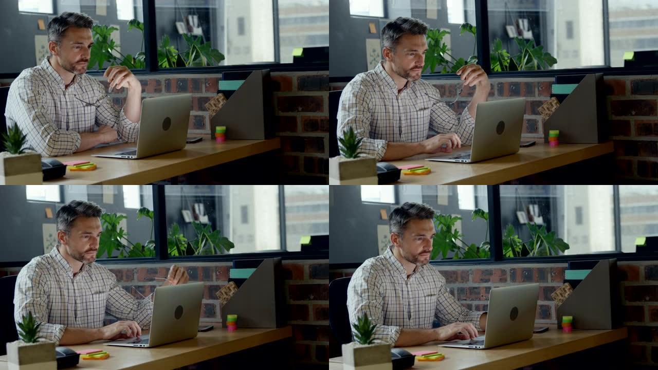 细心的男性高管在办公室使用笔记本电脑4k