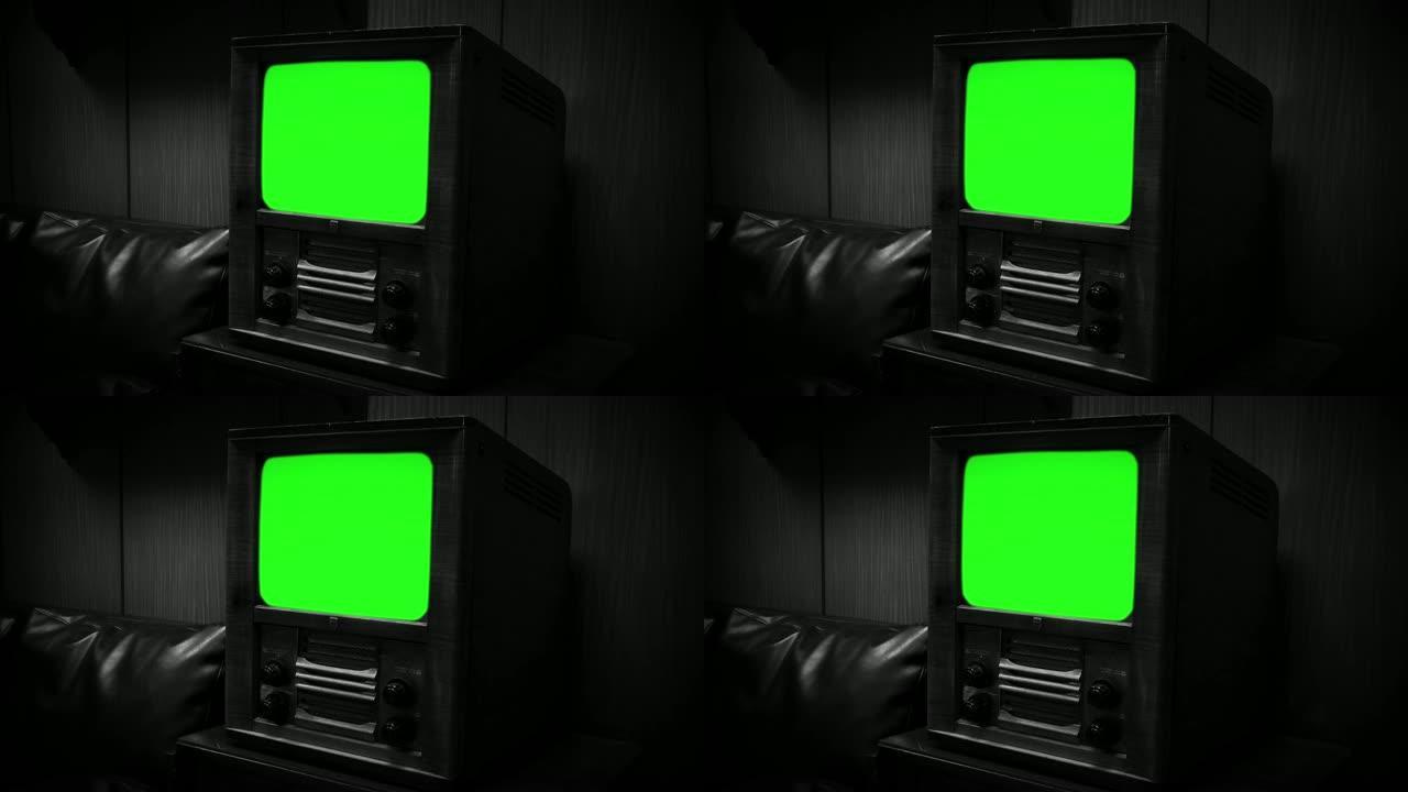 绿色屏幕的旧20世纪40年代电视。黑白色调。