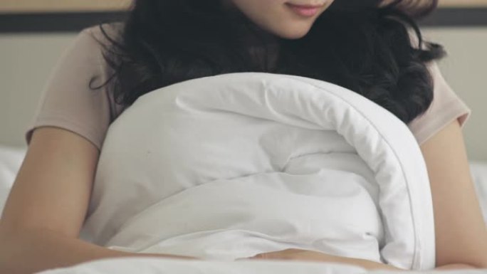 检疫，社交距离: 亚洲女性午睡