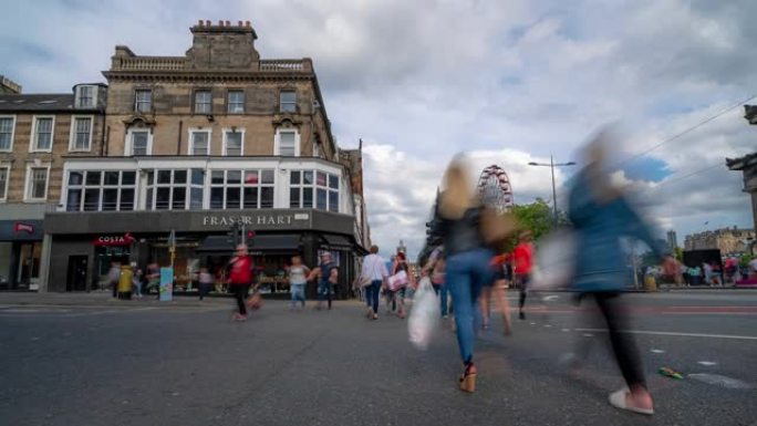 英国爱丁堡苏格兰游客拥挤的王子购物街的时间流逝