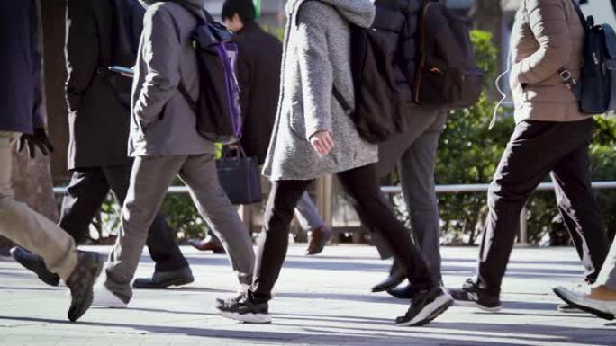 日本商人步行上班城市生活节奏慢镜头慢动作
