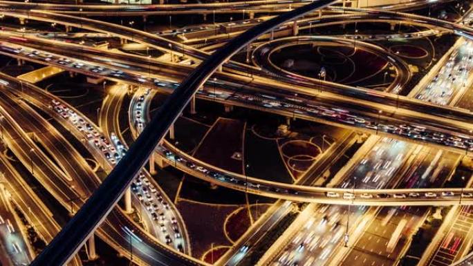 阿联酋迪拜立交桥和城市交通的T/L ZO鸟瞰图