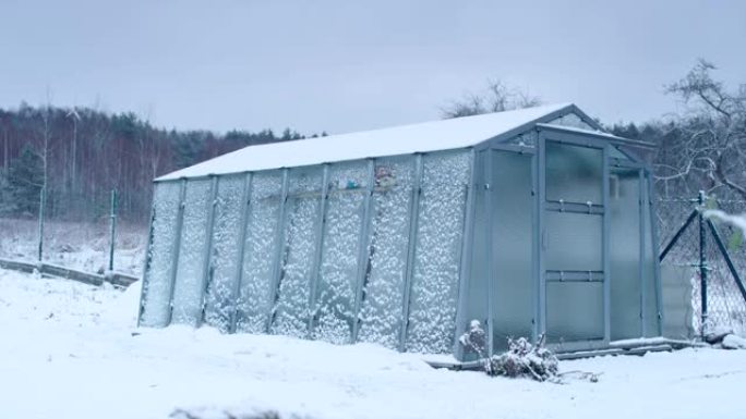 带温室的冬季花园实拍视频素材