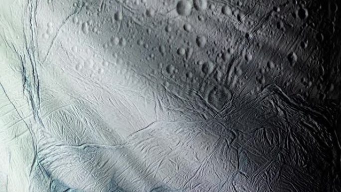 土卫二是土星的第六大卫星，大部分被新鲜干净的冰覆盖，使其成为太阳系最具反射性的天体之一。