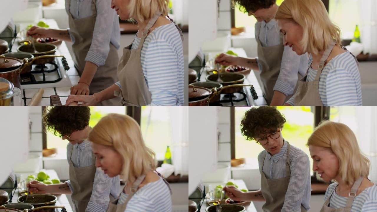 两个女人做饭