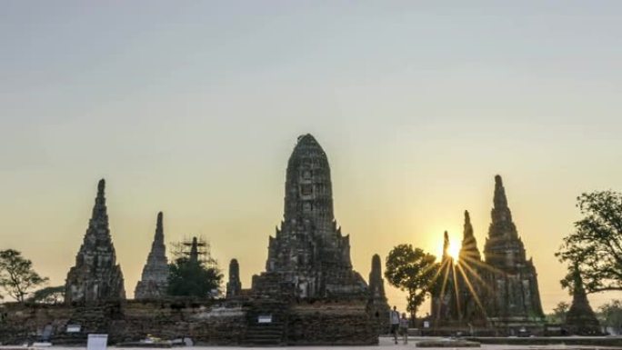 泰国大城府的历史寺庙Chaiwattanaram寺的4K Hyper Lapse镜头放大。