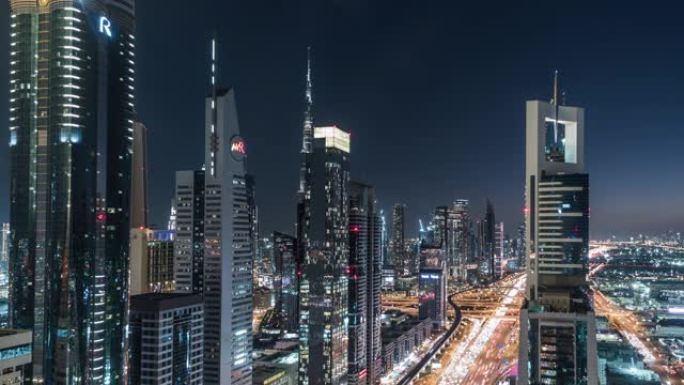 迪拜天际线的T/L鸟瞰图，黄昏到夜晚的过渡/迪拜，阿联酋