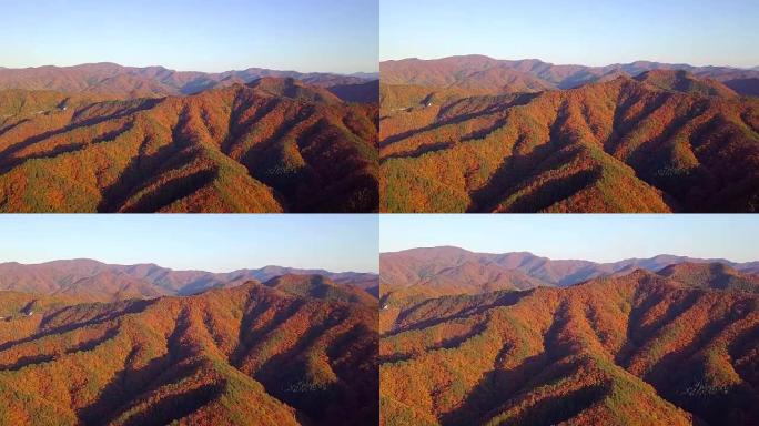 韩国山区的秋景