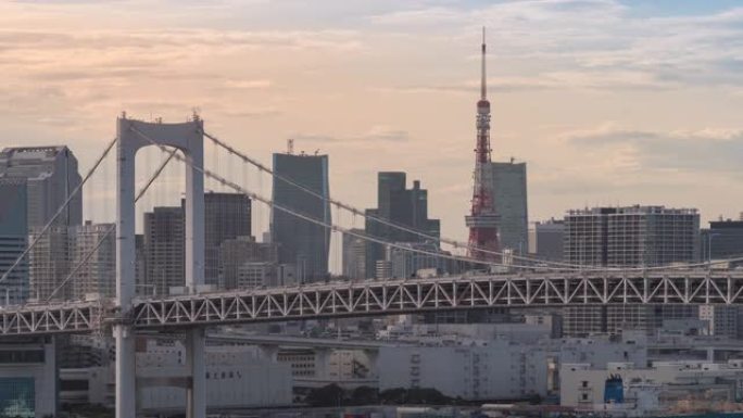 延时: 东京彩虹桥与日本东京铁塔在日落时