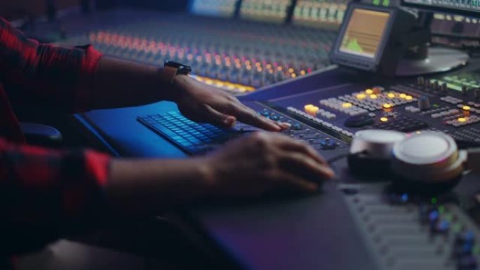 音乐创作者，音乐家，艺术家在音乐唱片公司工作，使用Surface Control Desk均衡器混音