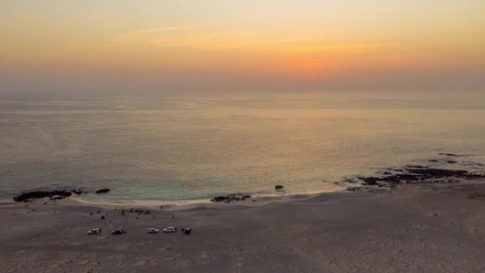日落时马西拉岛上的HYPERLAPSE海滩