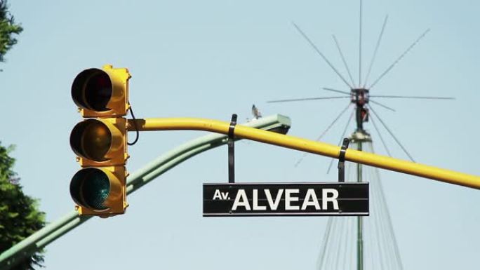 布宜诺斯艾利斯 (阿根廷) Alvear大道的红绿灯。