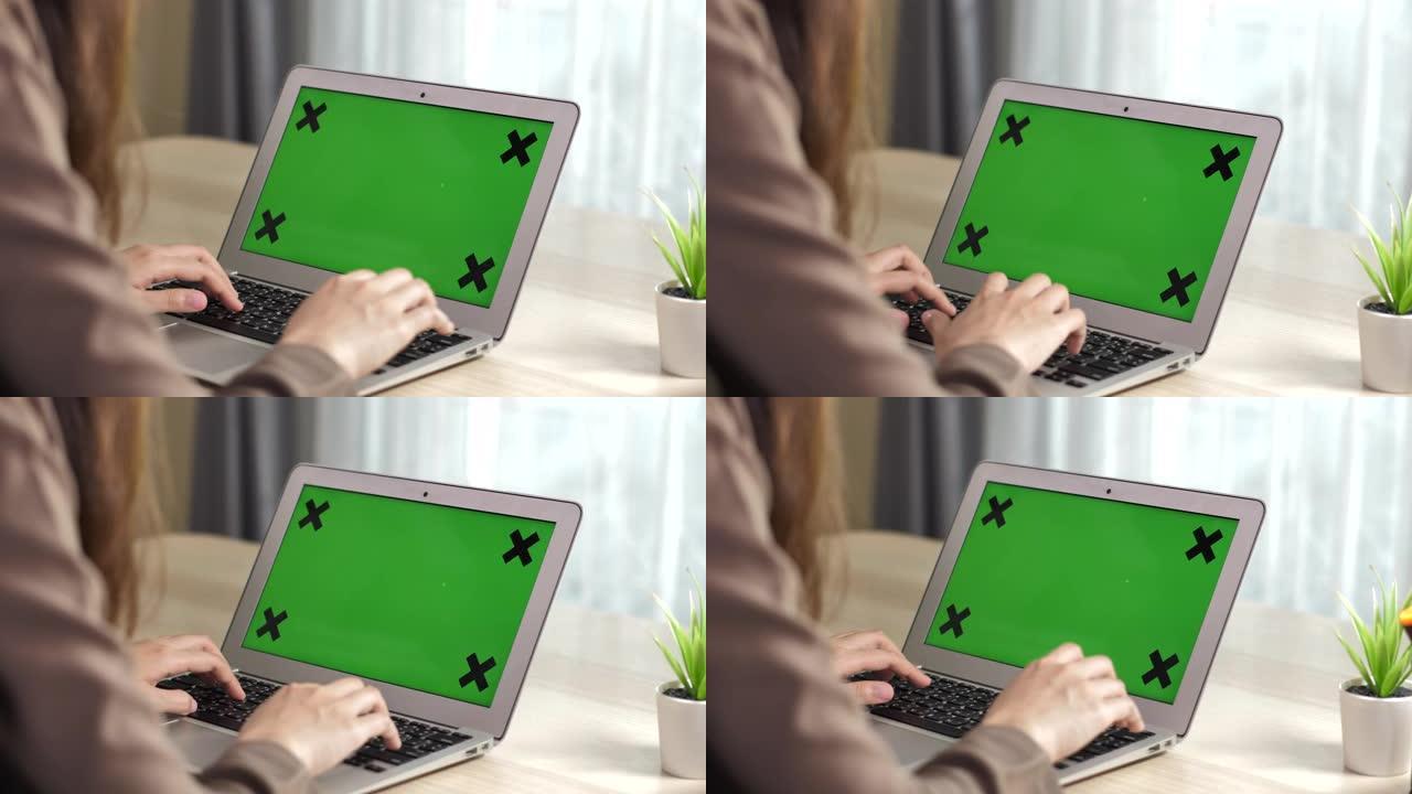 使用色度键屏幕笔记本电脑的女人