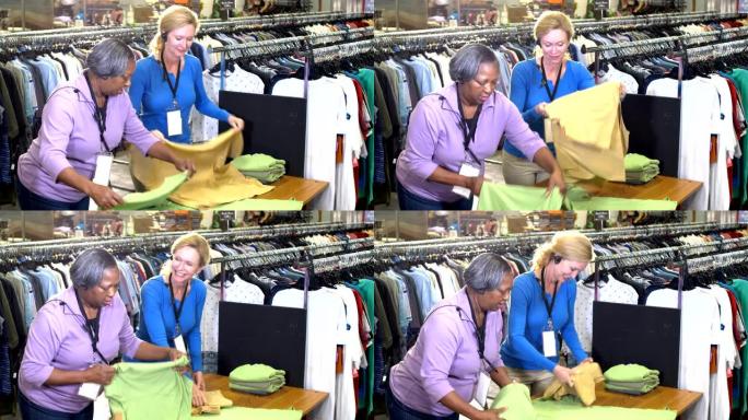 两名在服装店工作的多民族妇女交谈