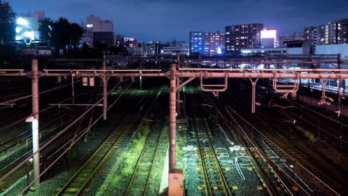 火车线路在日本东京车站的时间流逝