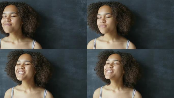 欢乐的年轻黑人妇女的肖像