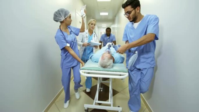 ER人员用病人推着轮床