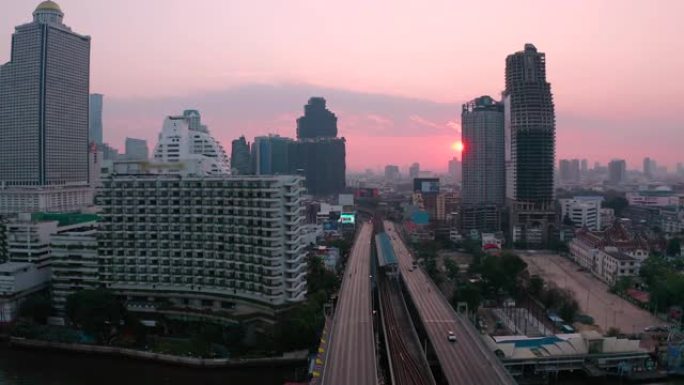 早晨太阳升起时曼谷的鸟瞰图