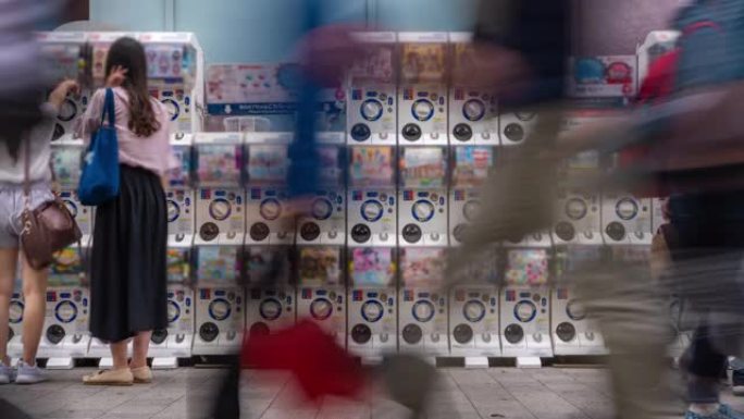 Gashapon，也称为gachapon，是在日本流行的各种自动售货机分配的胶囊玩具