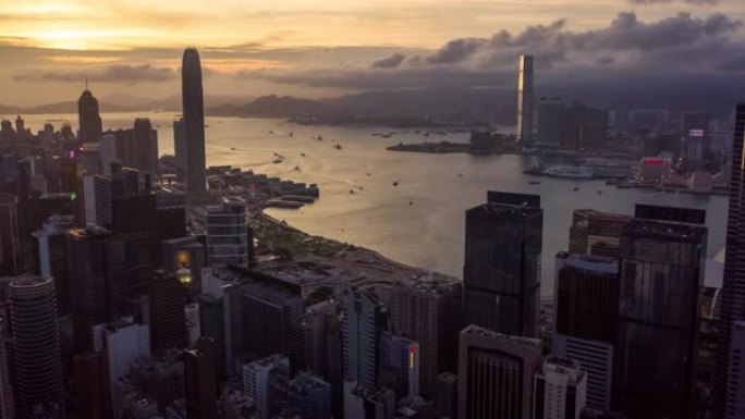 从早到晚，香港城市天际线的坍塌