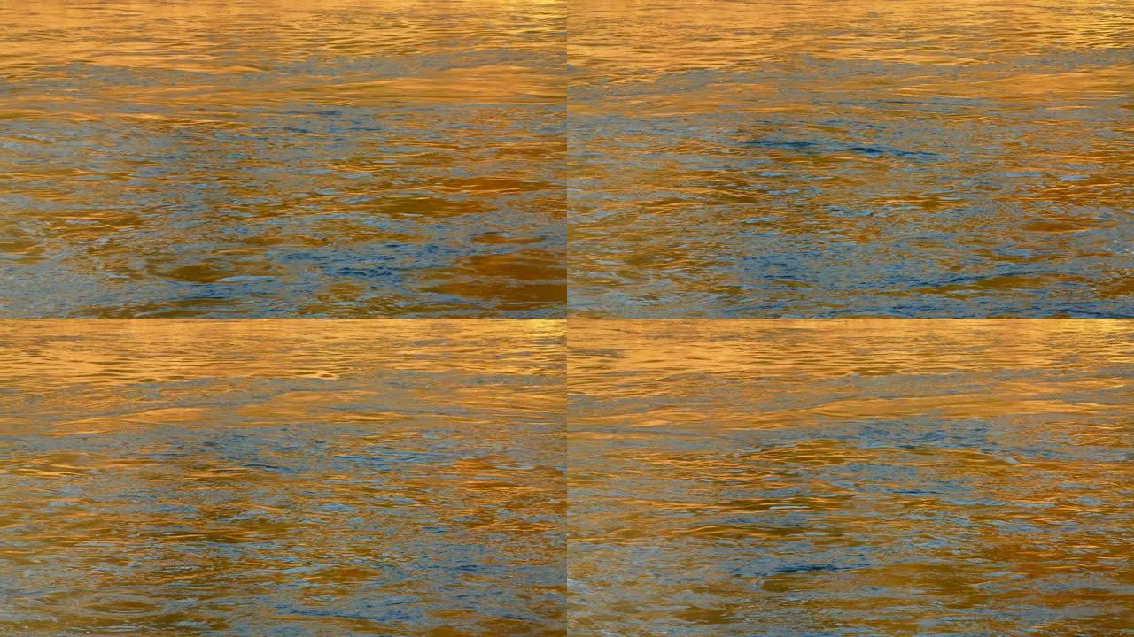 反映金色和蓝色的河流