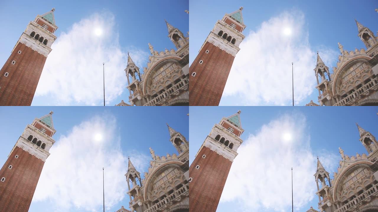 在意大利威尼斯的圣马可广场上，欣赏钟楼和圣马可大教堂。F