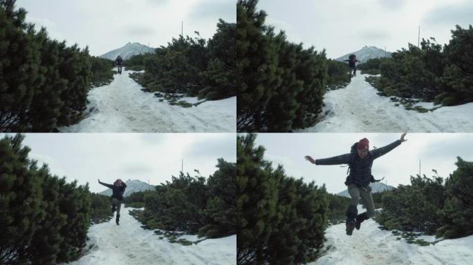 在山上的雪地上跳跃和奔跑。