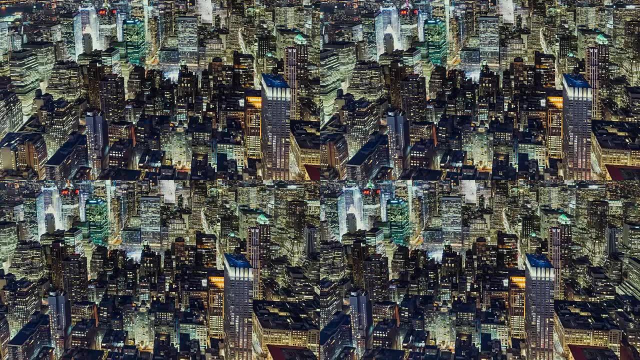 T/L HA PAN晚上照亮了纽约的摩天大楼