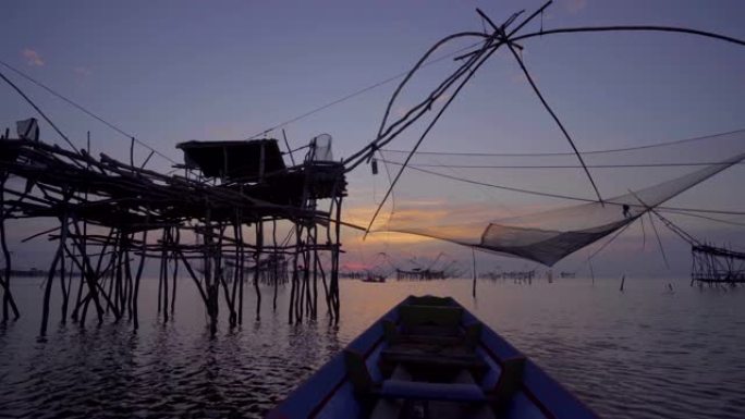 泰国费塔隆斯里帕克普拉渔村的日出