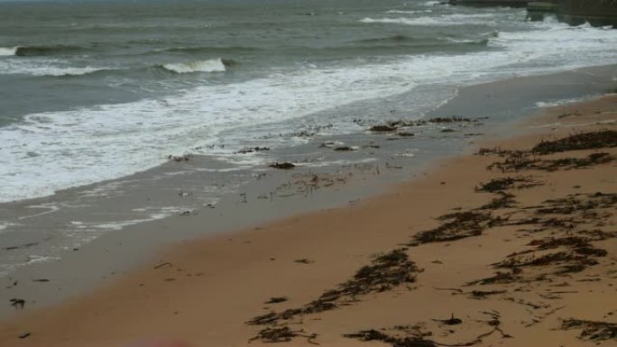 在海岸呆一段时间沙滩海岸海浪