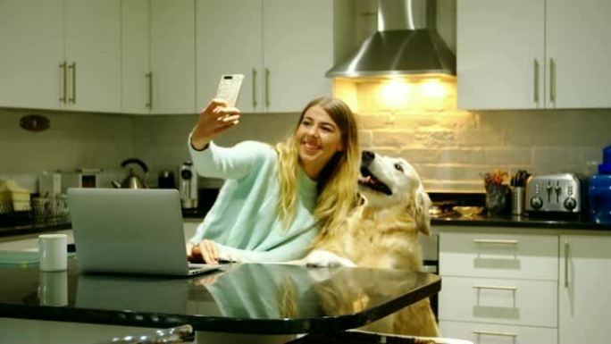 女人在4k厨房和她的狗自拍