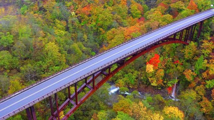 日本福岛kahiohashi桥的秋天