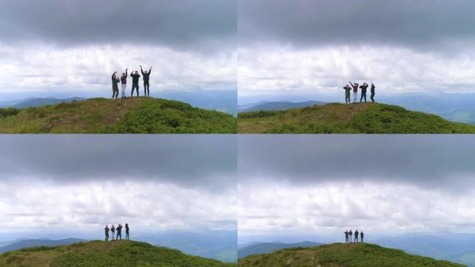四个朋友在风景如画的山上跳舞