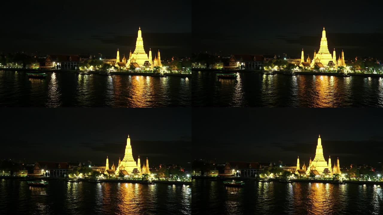 平移右: 泰国曼谷夜间的Wat Arun Temple (黎明神庙)。