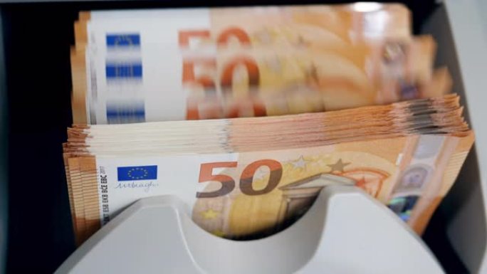 银行柜台检查欧元，将其推上线。