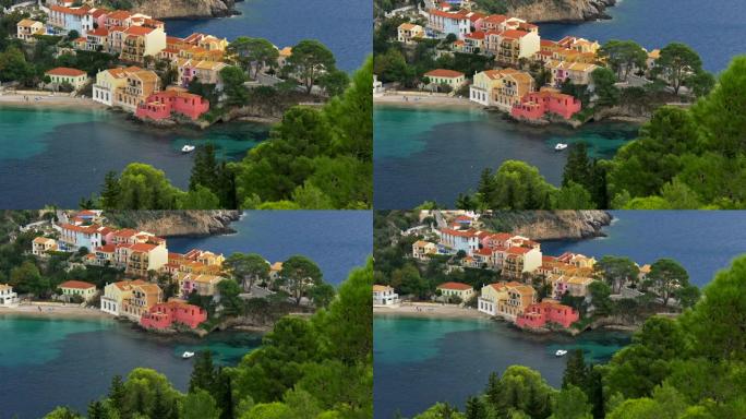 希腊凯法利尼亚岛的阿索斯村。地中海的绿松石湾，阿索斯村有五颜六色的房子