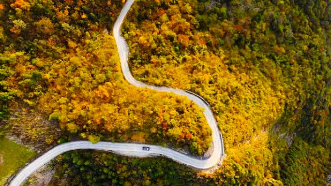 山区弯道路秋天秋色盘山道山道弯曲