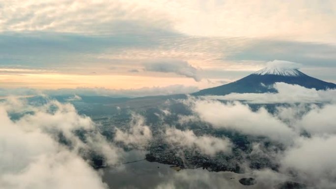 带云的富士山鸟瞰图