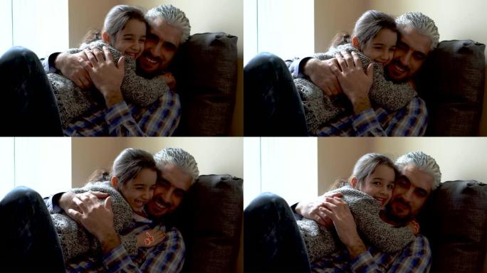 穆斯林父亲和可爱的小女儿